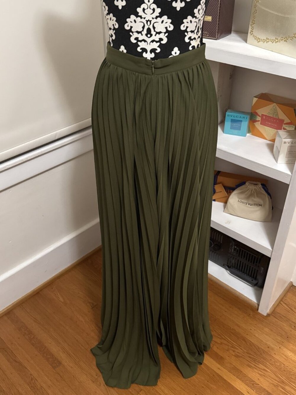 NICE Women's Flowy Pleated Maxi Green Skirt Lined Size Medium 28x46.5 - Picture 4 of 9